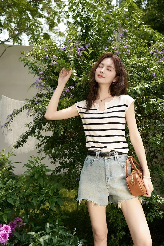 Quick Sale Black Striped Knit T-shirt for Women