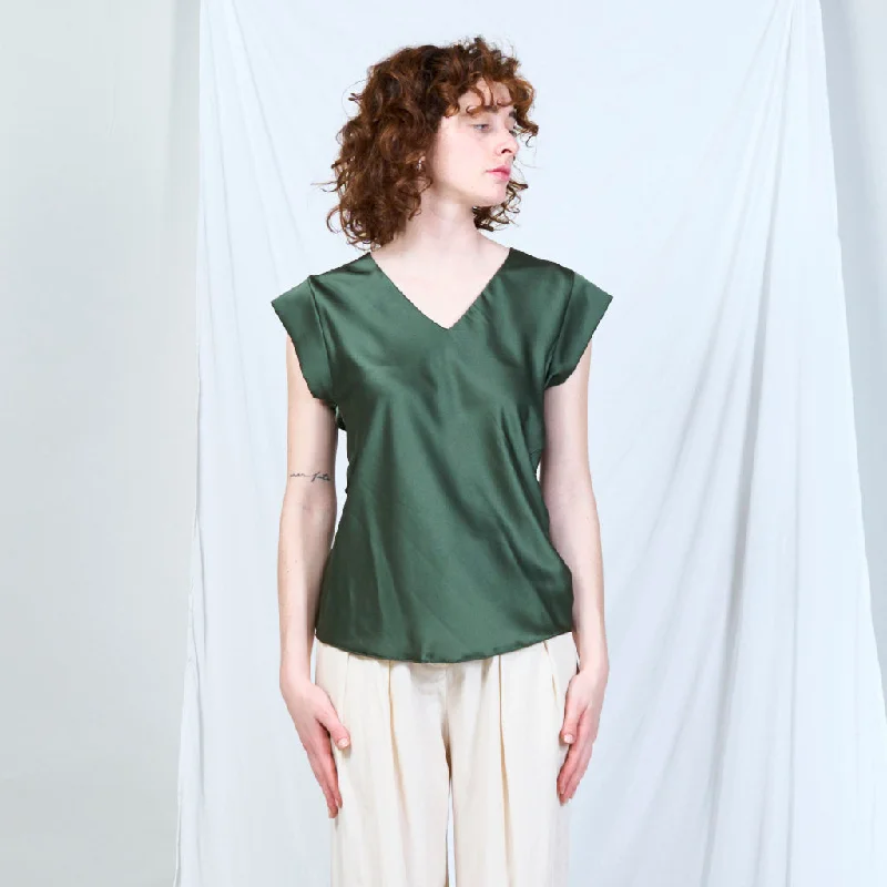 Weekend Bargains to Indulge In V-neck solid color T-shirt wholesale